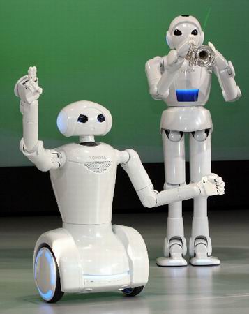 组图:日本首都东京丰田推出会奏乐的机器人_科学探索