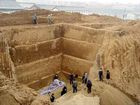 西安市大唐芙蓉苑项目的基本建设时意外发现了一座西汉晚期的积沙古墓