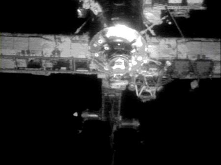 科技时代_图文：发现号脱离后的国际空间站夜景