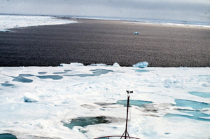 科技时代_俄科考队随北极浮冰漂流6个月挨过漫长冬季