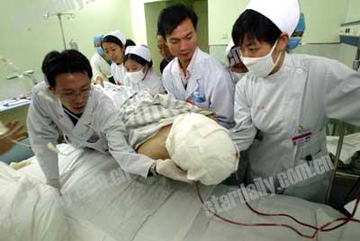 科技时代_狮面人十天后能看脸 医生称基本有人脸模样