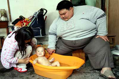 中国第一胖人婚后一年多体重210多公斤(图)