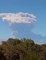 科技时代_智利18日发生火山爆发 烟柱达3000米(图)