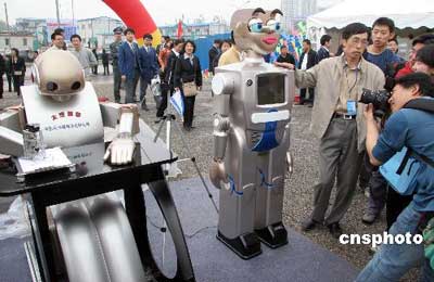 科技时代_组图：中国最新仿人机器人亮相