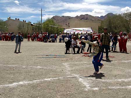 科技时代_组图：西藏定日中学运动会――标枪