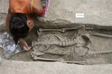 罗马市中心发现古墓 3000年前美女遗骨出土_