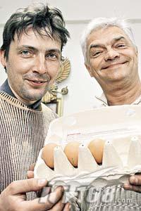 科技时代_俄罗斯研究人员完成用手机煮鸡蛋实验(组图)