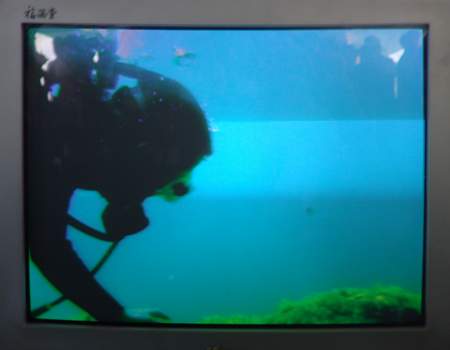 科技时代_图文：抚仙湖水下考古探秘者向地面传回影像