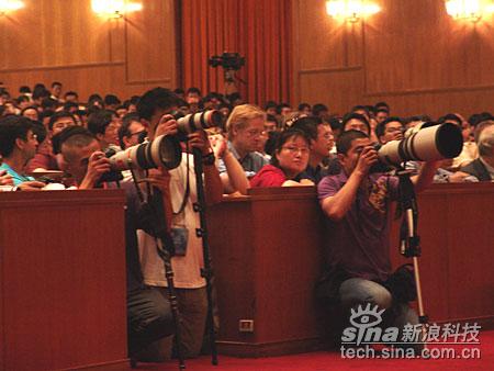 科技时代_组图：媒体记者关注霍金北京演讲