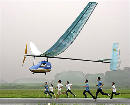 日本研制出世界上第一架干电池动力飞机(图)_