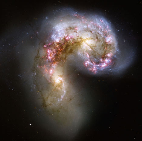 科技时代_哈勃望远镜拍到星系相撞后奇观(图)
