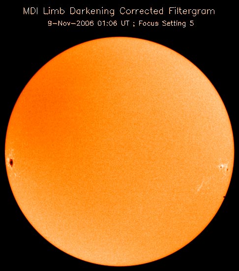 科技时代_图文：美探测器拍到水星离开太阳圆面前瞬间