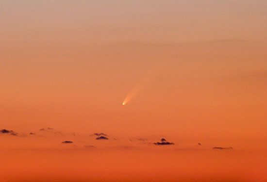 科技时代_图文：美国马萨诸塞州拍摄到的马克罗特彗星
