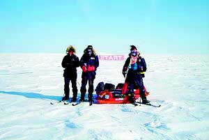 科技时代_人类首次徒步到达南极中心(图)