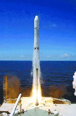 科技时代_海上发射火箭升空1分钟爆炸(图)