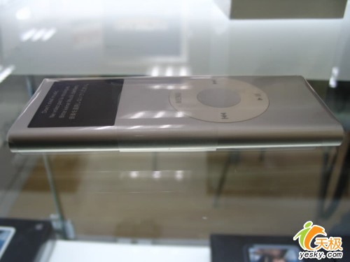 仅售1398元，iPod-nano2低价送套装