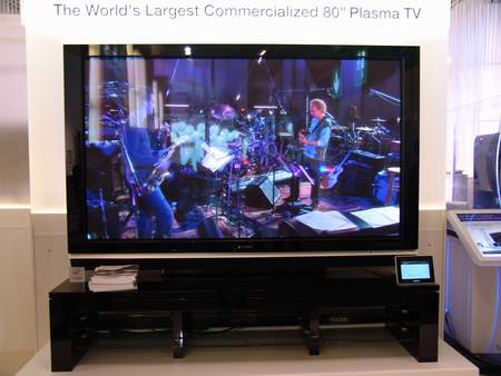 科技时代_三星展出全球最大商用80英寸等离子电视
