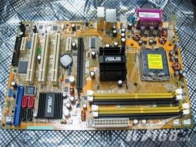 卓越性能华硕主打I945P主板破1000元