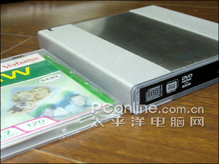 与V3比厚度NEC超薄外置刻录机6650A试用