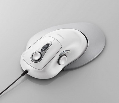 一个鼠标仨摇杆日本宜丽客推出3D鼠标_硬件