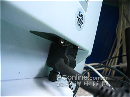 扔掉CRT!名牌15.4寸宽屏液晶就卖999元