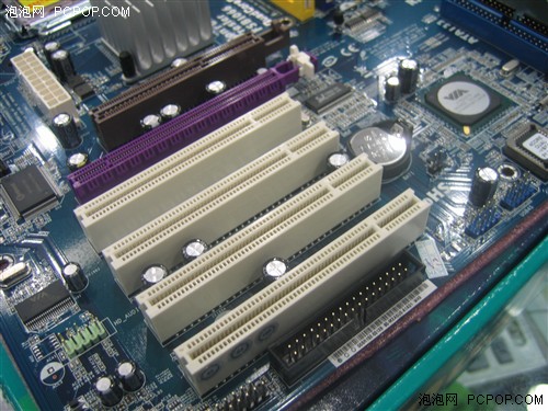 AGP/PCIE全兼容!华擎平民价4核板到货