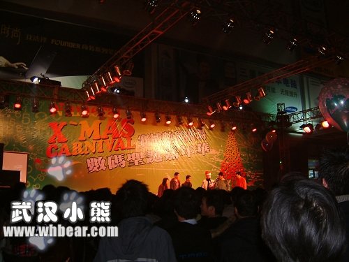 圣诞狂欢赛博数码广场平安夜数码嘉年华