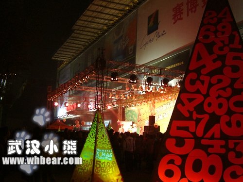 圣诞狂欢赛博数码广场平安夜数码嘉年华