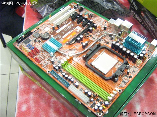 AM2超频利器升技NF550热管主板仅售740元