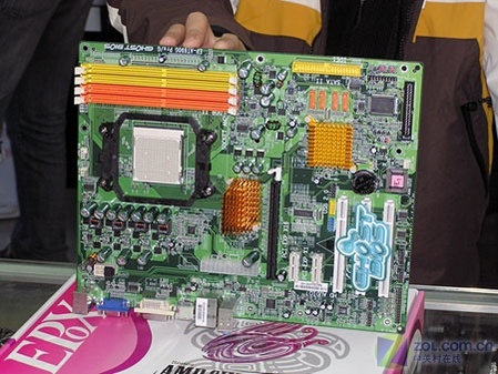 全球首款零售版AMD690G芯片主板上市