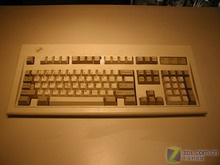 网友超强改造IBM键盘竟然变成打字机
