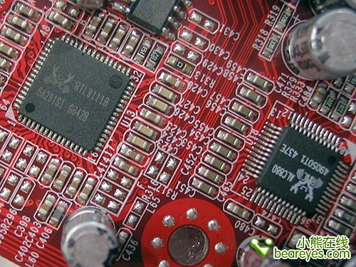 HDMI加全套附件的七彩虹超值690G主板再到
