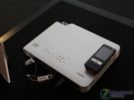 CeBIT2007：CASIO投影机欲与N73比薄