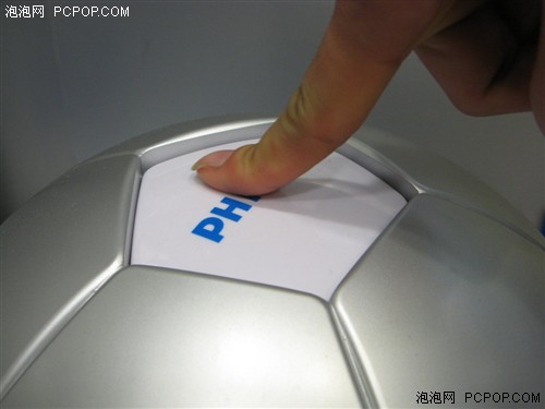 足球掉进了冰箱还能用吗,足球掉进了冰箱还能用吗视频
