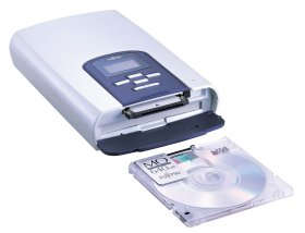 富士推出内置读卡器的USB2.0 MO磁光驱动器