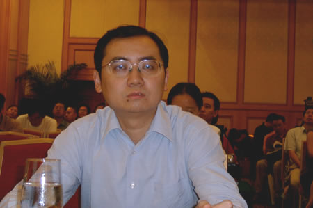 图文:中国互联网信息中心主任毛伟在现场_互联
