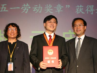 科技时代_杨元庆获五一劳动奖章 5年全球打造联想品牌