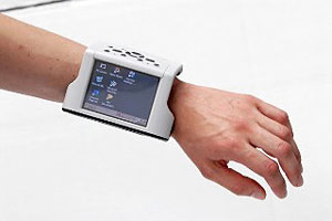 科技时代_重仅300克的手腕电脑 7月将在欧美上市(图)