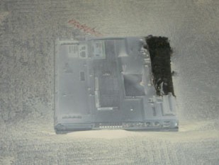科技时代_ThinkPad笔记本电池惹祸电脑爆炸(图)