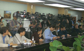 104名外国记者访北京非典防治工作__科技时代