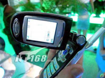 北京市场LG旋转屏幕拍照手机G8390大降400元