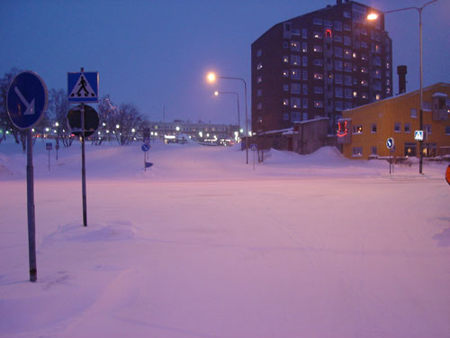 图文:铲雪车很早就要为大家开路了_新浪手机