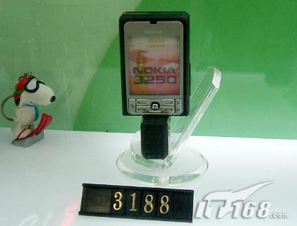 扭腰设计诺基亚音乐手机3250跌至3188元