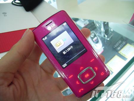 粉色诱惑LG巧克力手机KG90售3450元
