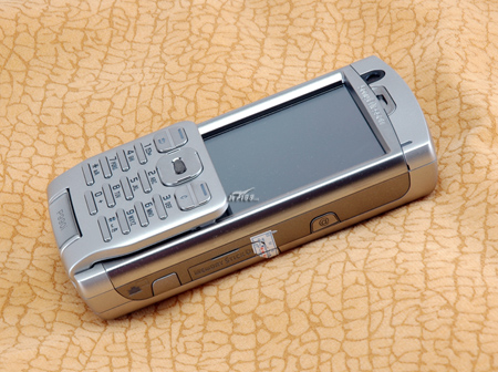 王者的风采索爱智能手机P990i售价8300