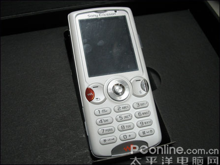 美丽大pk索爱w810黑白双机对比图赏
