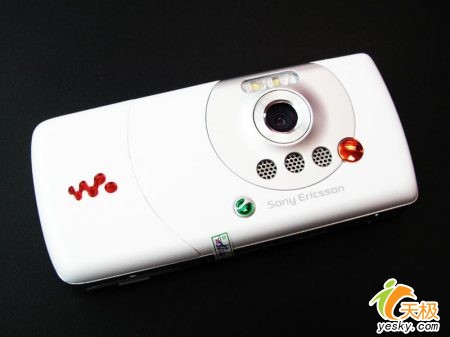 白色受宠爱 索尼爱立信w810从绅士变成天使