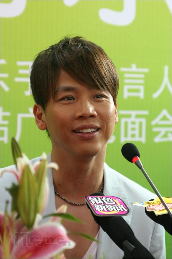 记者会现场 陶喆笑谈手机无法输入"喆"字
