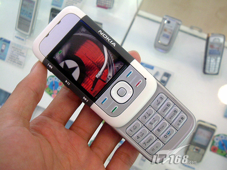 滑盖音乐 诺基亚5300卖2499还送存储卡_手机