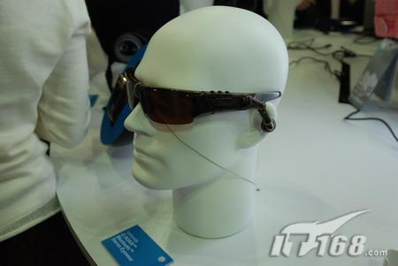 【ITU2006】摩托罗拉展出蓝牙音乐眼镜